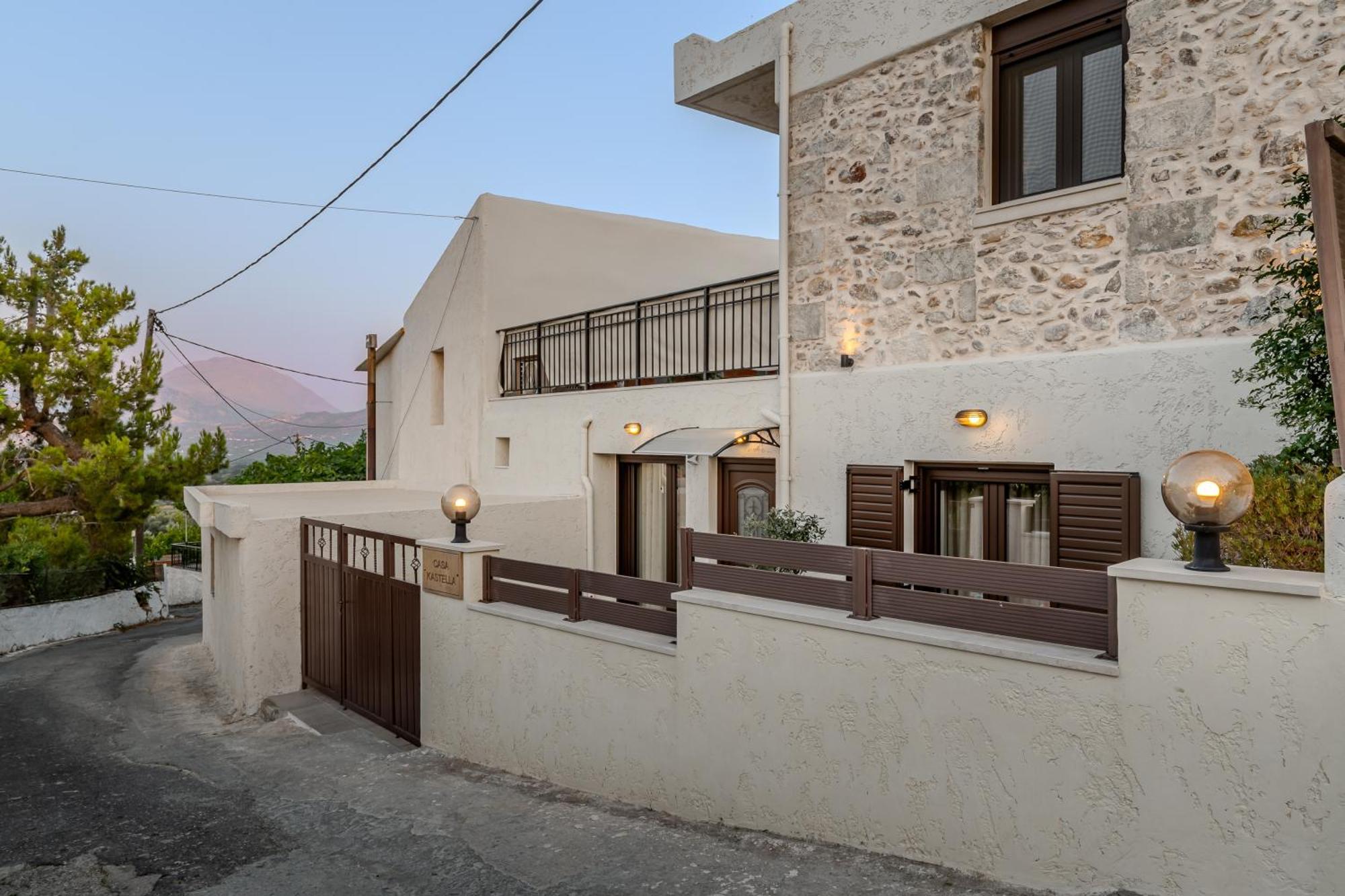 Casa Kastella, Private Jacuzzi & Bbq Facilities! Villa Angouselianá Eksteriør billede